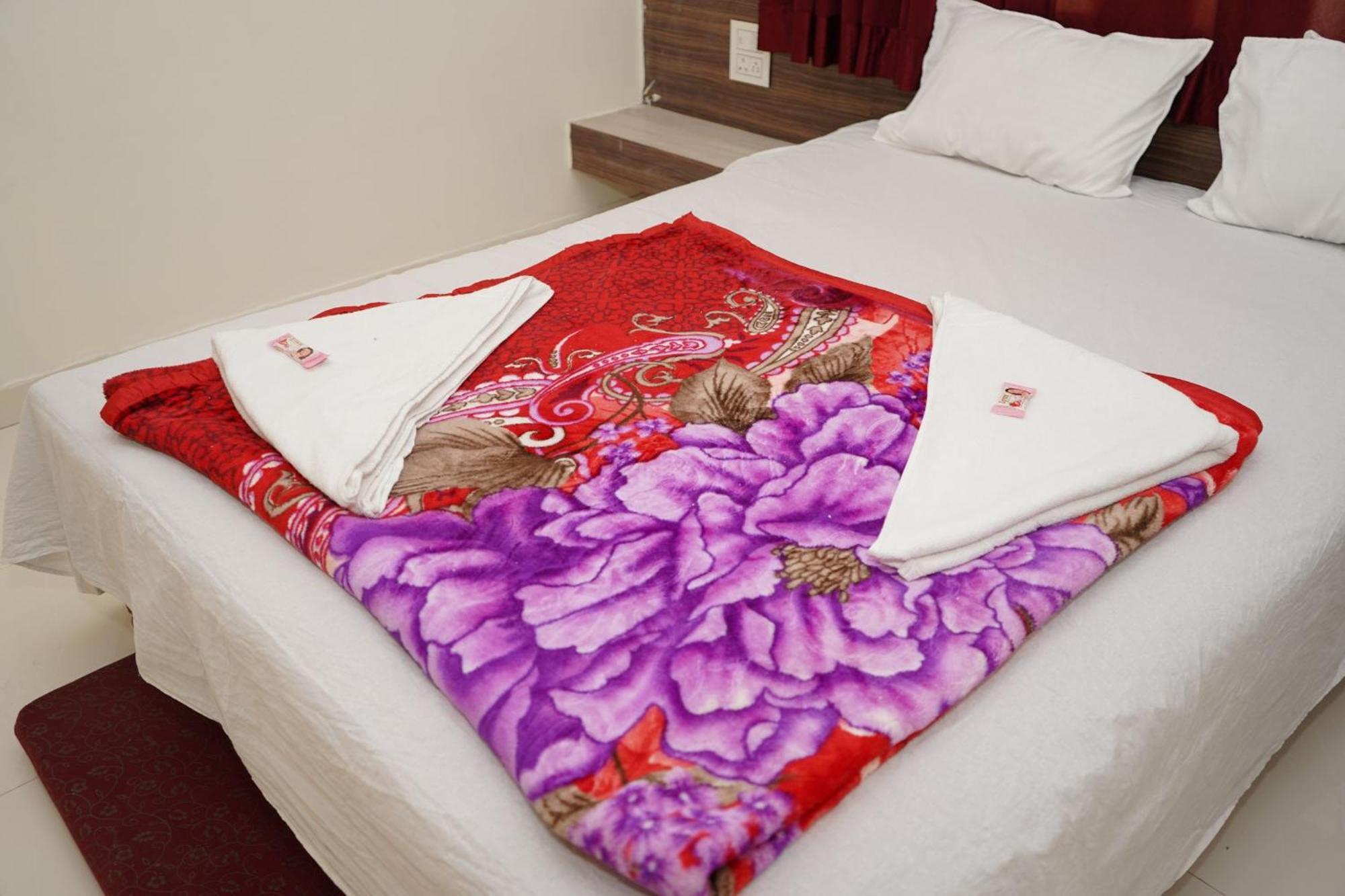 Hotel Chaitanya Lodging Supe Exterior foto